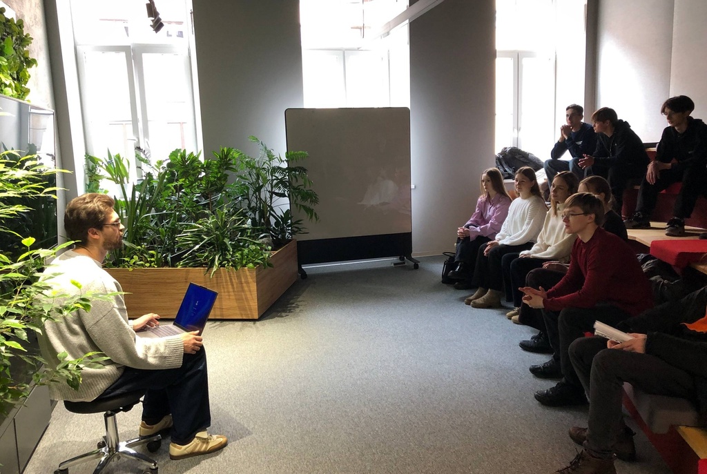 Первокурсники посетили офисы ИТ-компаний